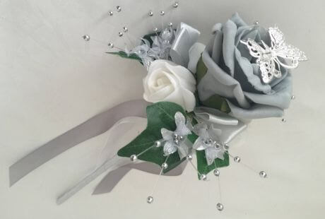 Flores artificiales de color gris para eventos